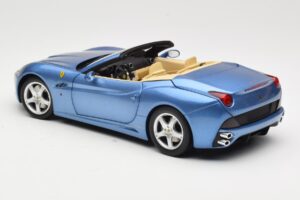 Ferrari California Azul Claro Hot Wheels 1:18 N2043 Metal - imagem 7 de 8