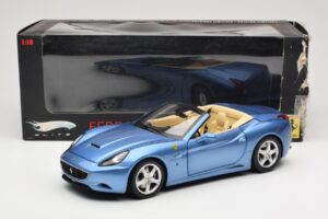 Ferrari California Azul Claro Hot Wheels 1:18 N2043 Metal - imagem 8 de 8