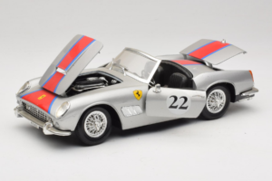 Ferrari California #22 Prata Faixa Vermelha 1966 Tonka 1:18 01109-S2 Metal - imagem 2 de 8