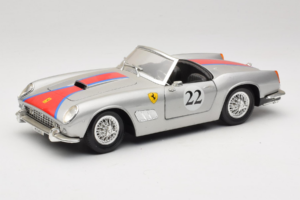 Ferrari California #22 Prata Faixa Vermelha 1966 Tonka 1:18 01109-S2 Metal