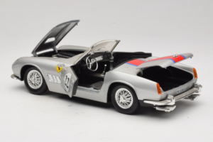 Ferrari California #22 Prata Faixa Vermelha 1966 Tonka 1:18 01109-S2 Metal - imagem 5 de 8