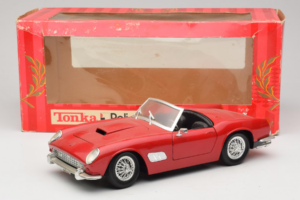 Ferrari California Cabriolet Vermelho Tonka 1:18 01109-P1 Metal - imagem 8 de 8