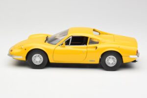Ferrari Dino 246 GT Amarelo Anson 1:18 30301W Metal - imagem 4 de 8