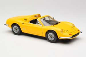Ferrari Dino 246 GTS Amarelo Hot Wheels 1:18 23920 Metal - imagem 6 de 8