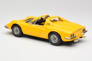 Ferrari Dino 246 GTS Amarelo Hot Wheels 1:18 23920 Metal - imagem 7 de 8