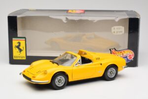 Ferrari Dino 246 GTS Amarelo Hot Wheels 1:18 23920 Metal - imagem 8 de 8