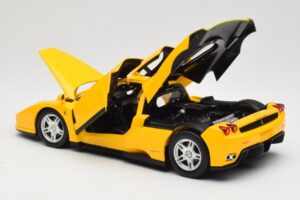 Ferrari Enzo Amarelo Hot Wheels 1:18 C1550 Metal - imagem 5 de 8