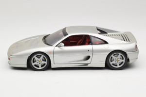 Ferrari F355 Berlinetta Prata UT Models 1:18 180074020-S1 Metal - imagem 4 de 8