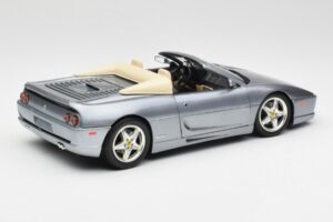 Ferrari F355 Spider Prata Hot Wheels 1:18 23907-M1 Metal - imagem 3 de 8