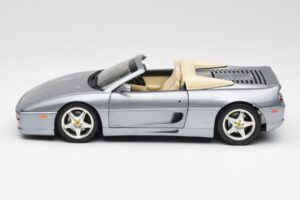 Ferrari F355 Spider Prata Hot Wheels 1:18 23907-M1 Metal - imagem 4 de 8