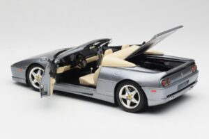 Ferrari F355 Spider Prata Hot Wheels 1:18 23907-M1 Metal - imagem 5 de 8