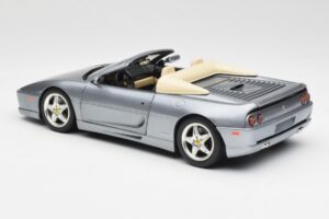 Ferrari F355 Spider Prata Hot Wheels 1:18 23907-M1 Metal - imagem 7 de 8