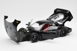 Ferrari F40 Preto Kyosho 1:18 08416BK Metal - imagem 2 de 10