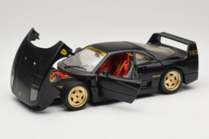 Ferrari F40 Preto com Rodas Douradas Bburago 1:18 3032-B2 Metal - imagem 2 de 8