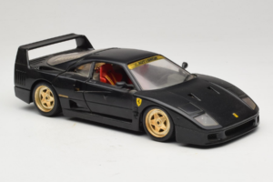 Ferrari F40 Preto com Rodas Douradas Bburago 1:18 3032-B2 Metal - imagem 6 de 8