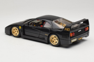 Ferrari F40 Preto com Rodas Douradas Bburago 1:18 3032-B2 Metal - imagem 7 de 8