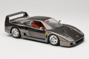 Ferrari F40 Chrome Black Bburago 1:18 3401-B1 Metal - imagem 6 de 8