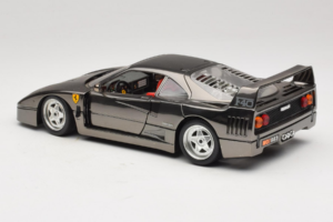 Ferrari F40 Chrome Black Bburago 1:18 3401-B1 Metal - imagem 7 de 8
