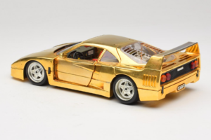 Ferrari F40 Chrome Gold Limited Edition 250 pcs Bburago 1:18 3332-G1 Metal - imagem 7 de 8
