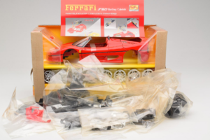 Ferrari F40 Vermelho Model Kit Maisto 1:18 39822 Metal - imagem 2 de 2