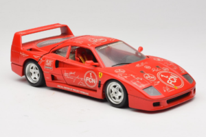 Ferrari F40 Evoluzione FC Nürnberg Special Edition Vermelho Bburago 1:18 3042-FCN Metal - imagem 6 de 8