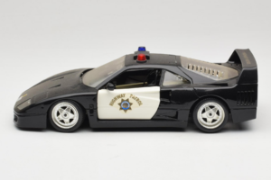 Ferrari F40 Highway Patrol Preto Branco Bburago 1:18 3022-H1 Metal - imagem 4 de 8