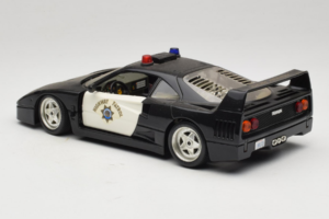 Ferrari F40 Highway Patrol Preto Branco Bburago 1:18 3022-H1 Metal - imagem 7 de 8