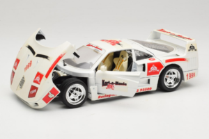 Ferrari F40 Kart-o-Mania Branco Bburago 1:18 3332-W3 Metal - imagem 2 de 8