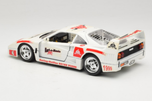 Ferrari F40 Kart-o-Mania Branco Bburago 1:18 3332-W3 Metal - imagem 7 de 8