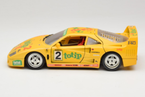 Ferrari F40 Totip Jolly Club #2 Amarelo Bburago 1:18 3332-Y1 Metal - imagem 4 de 8