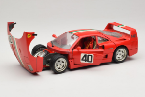 Ferrari F40 #40 Vermelho com Bandeira Italiana Bburago 1:18 3032-P1 Metal - imagem 2 de 8
