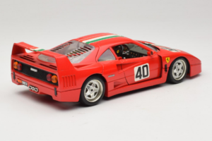 Ferrari F40 #40 Vermelho com Bandeira Italiana Bburago 1:18 3032-P1 Metal - imagem 3 de 8