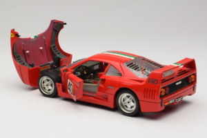Ferrari F40 #40 Vermelho com Bandeira Italiana Bburago 1:18 3032-P1 Metal - imagem 5 de 8