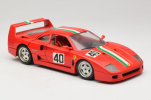 Ferrari F40 #40 Vermelho com Bandeira Italiana Bburago 1:18 3032-P1 Metal - imagem 6 de 8