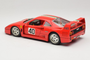 Ferrari F40 #40 Vermelho com Bandeira Italiana Bburago 1:18 3032-P1 Metal - imagem 7 de 8