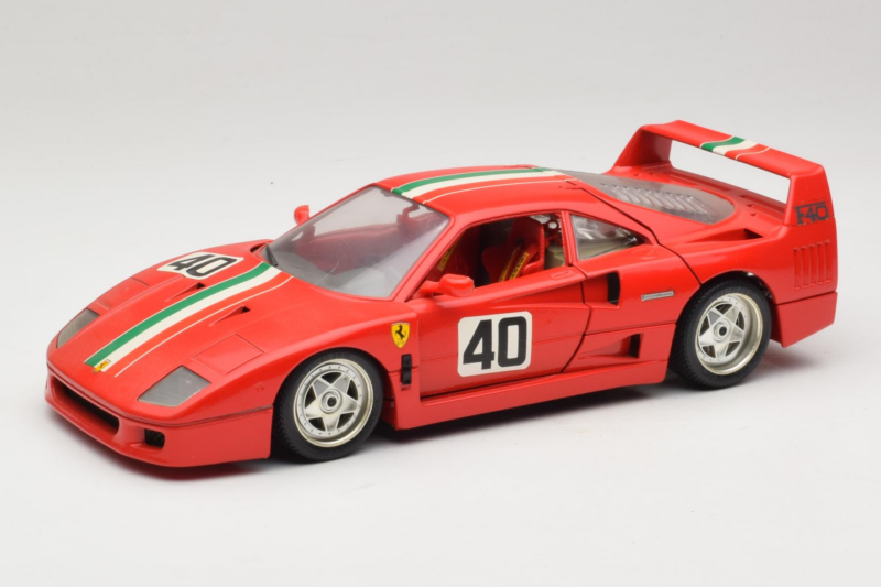 Ferrari F40 #40 Vermelho com Bandeira Italiana Bburago 1:18 3032-P1 Metal