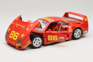 Ferrari F40 LM #86 Ch. Pozzi IMSA 24 Hours of Le Mans 1985 Vermelho Bburago 1:18 3332-P6 Metal - imagem 2 de 8