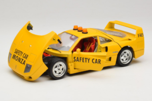 Ferrari F40 Safety Car Amarelo Bburago 1:18 3032-Y2 Metal - imagem 2 de 8