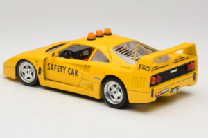 Ferrari F40 Safety Car Amarelo Bburago 1:18 3032-Y2 Metal - imagem 7 de 8