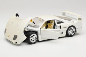 Ferrari F40 Branco Bburago 1:18 3332-W4 Metal - imagem 2 de 8