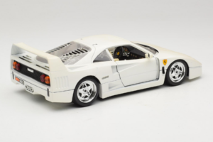 Ferrari F40 Branco Bburago 1:18 3332-W4 Metal - imagem 3 de 8