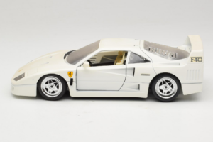 Ferrari F40 Branco Bburago 1:18 3332-W4 Metal - imagem 4 de 8