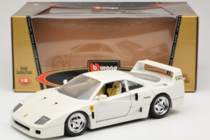 Ferrari F40 Branco Bburago 1:18 3332-W4 Metal - imagem 8 de 8
