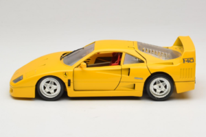 Ferrari F40 Amarelo Bburago 1:18 3032-Y1 Metal - imagem 4 de 8