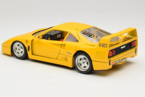 Ferrari F40 Amarelo Bburago 1:18 3032-Y1 Metal - imagem 7 de 8