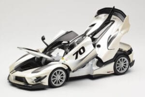 Ferrari FXX-K Evo #70 Branco Bburago 1:18 18-16012 Metal - imagem 2 de 8