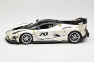 Ferrari FXX-K Evo #70 Branco Bburago 1:18 18-16012 Metal - imagem 4 de 8