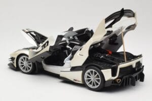 Ferrari FXX-K Evo #70 Branco Bburago 1:18 18-16012 Metal - imagem 5 de 8