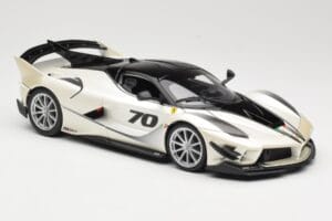 Ferrari FXX-K Evo #70 Branco Bburago 1:18 18-16012 Metal - imagem 6 de 8