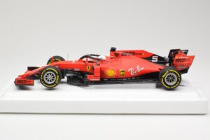 Ferrari SF90 #5 S. Vettel Australian GP 2019 BBR 1:18 BBR191805DIE Resina - imagem 3 de 6